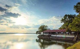 Ekho Lake House - From Colonial Bungalow To Royal Retreat